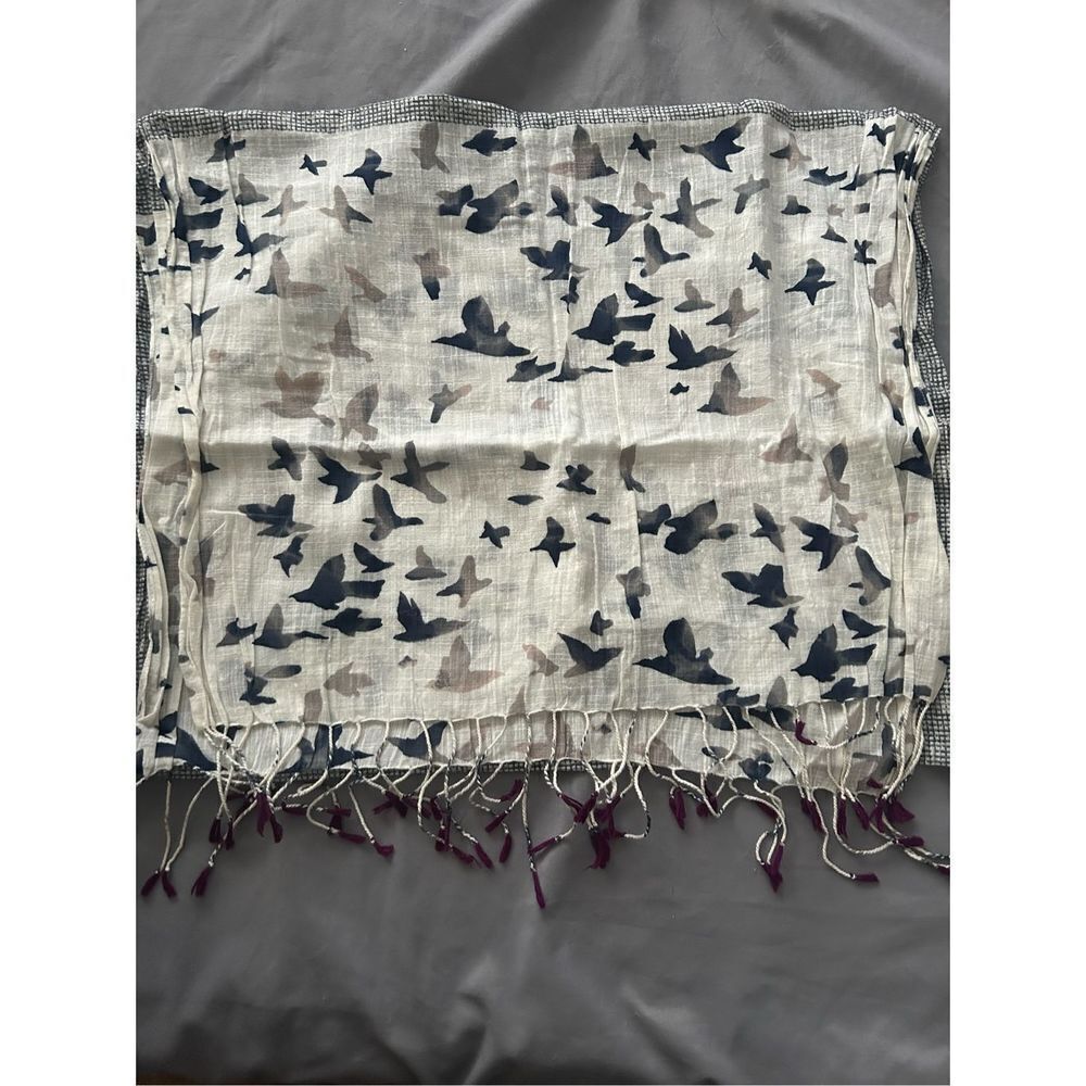Pretty Scarf With Birds - Picture 2 of 2